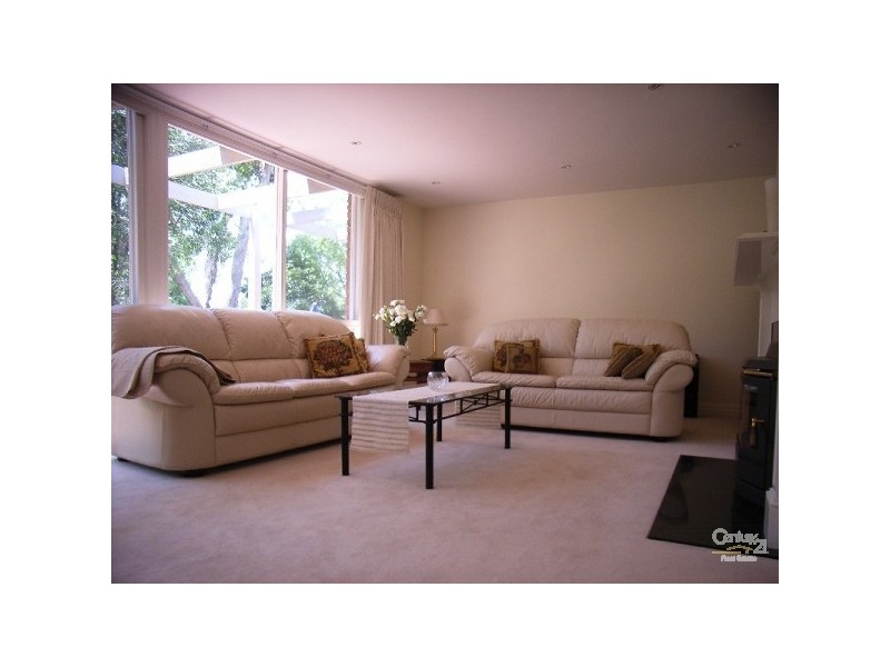 27 Banool Crescent, Mount Eliza VIC 3930