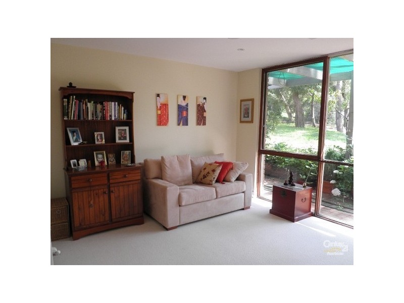 27 Banool Crescent, Mount Eliza VIC 3930