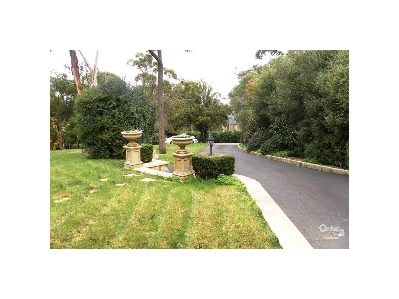 27 Banool Crescent, Mount Eliza VIC 3930