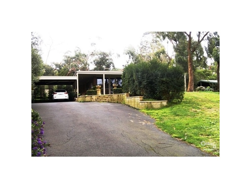 27 Banool Crescent, Mount Eliza VIC 3930