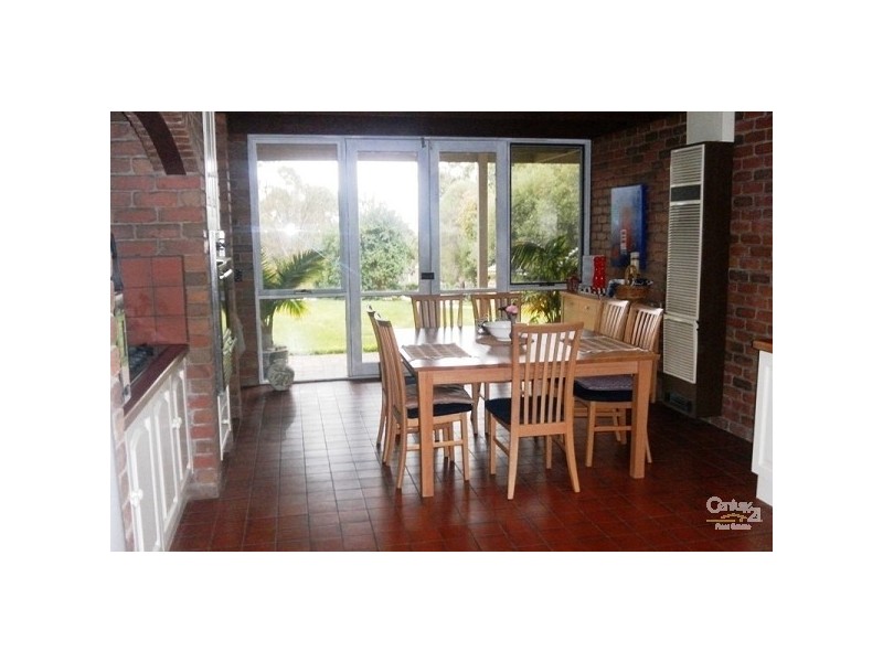 27 Banool Crescent, Mount Eliza VIC 3930