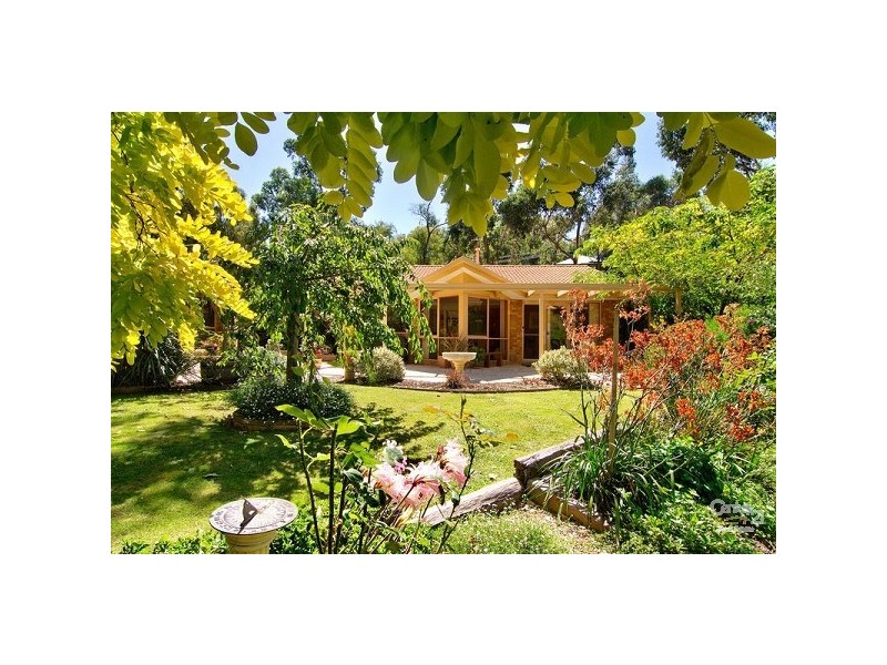 2-4 Orrong Grove, Mount Eliza VIC 3930