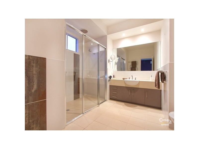 2, 110 Tanti Avenue, Mornington VIC 3931