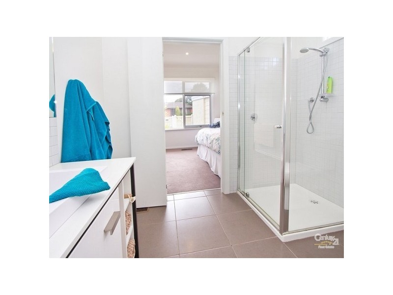 20 Downward Street, Mornington VIC 3931