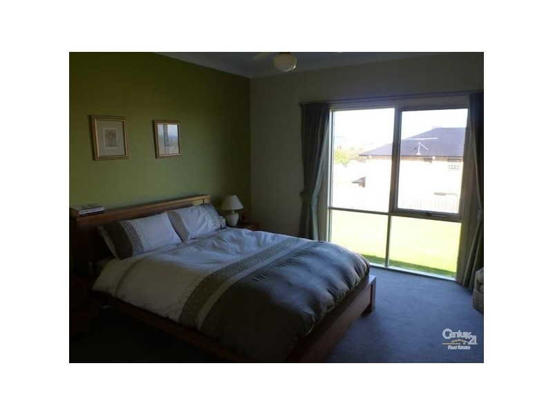 52 Van Ness Avenue, Mornington VIC 3931