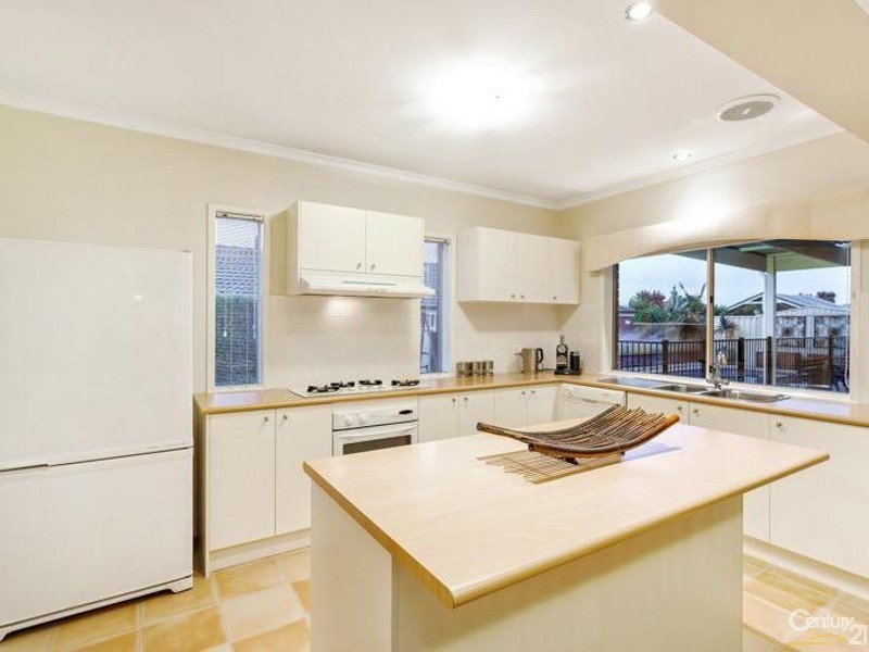 8 St Nicholas Court, Tarneit VIC 3029