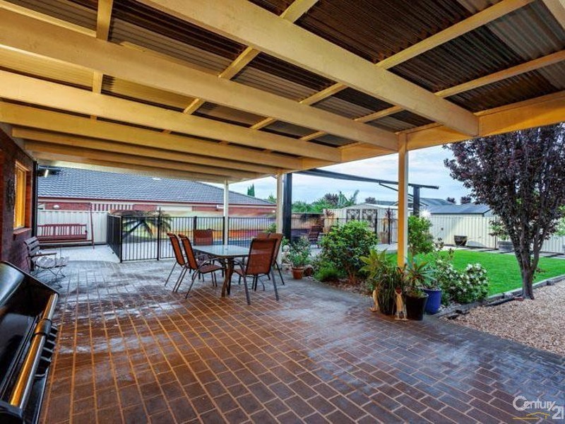 8 St Nicholas Court, Tarneit VIC 3029