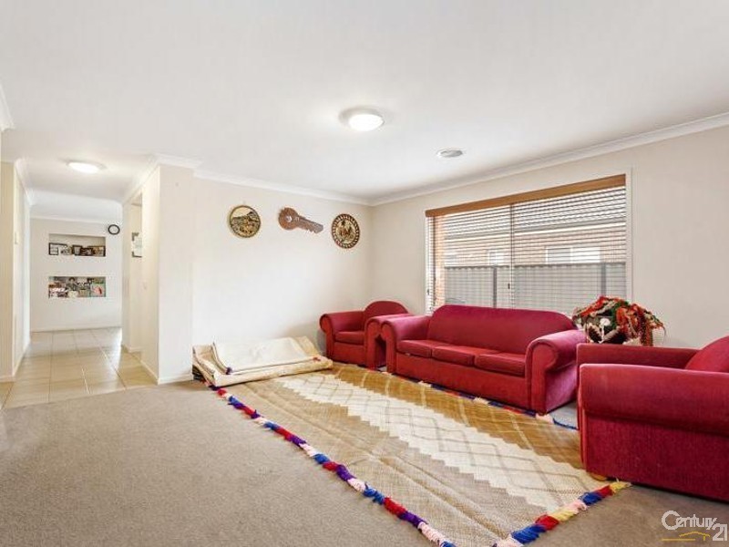 5 Walton Loop, Point Cook VIC 3030