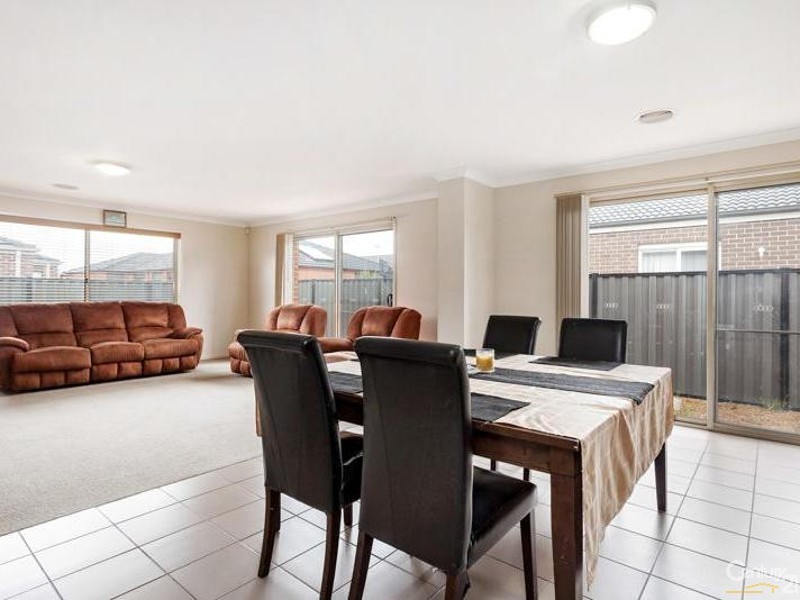 5 Walton Loop, Point Cook VIC 3030