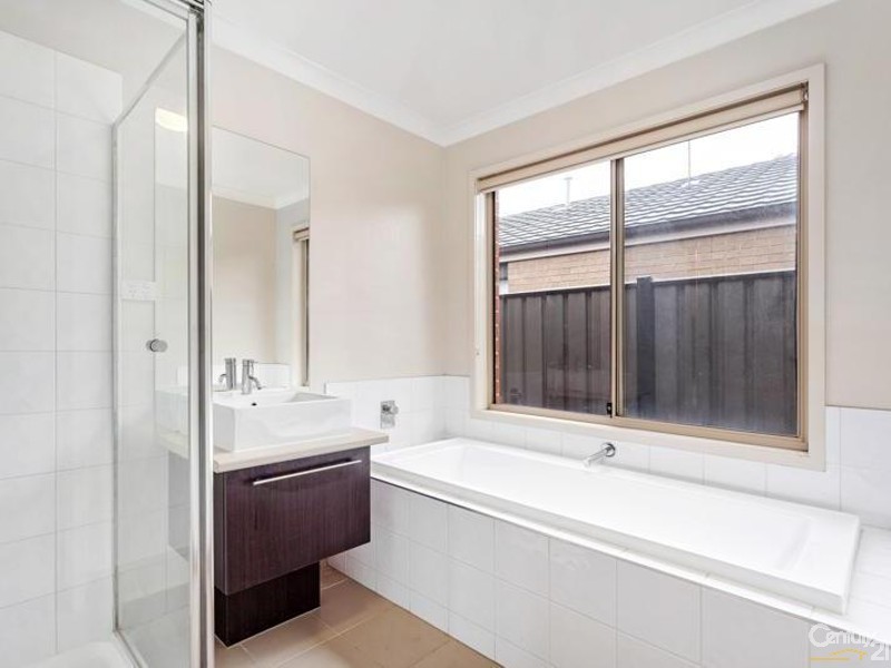 5 Walton Loop, Point Cook VIC 3030