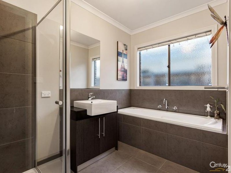 15 Keppel Way, Point Cook VIC 3030