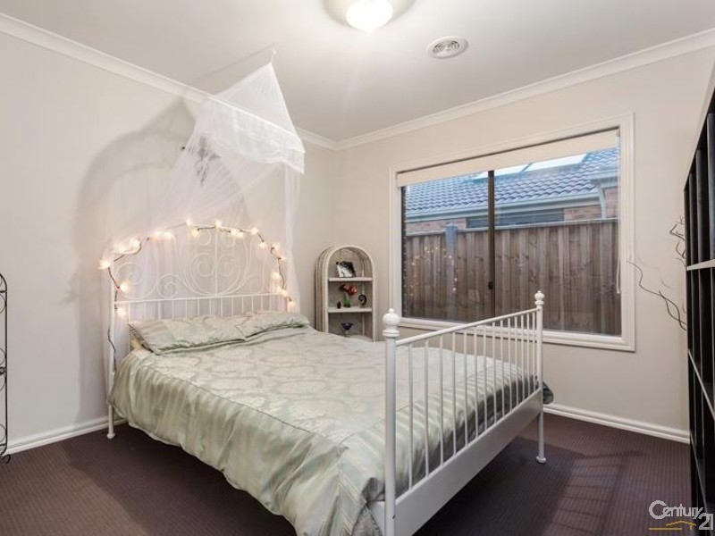 15 Keppel Way, Point Cook VIC 3030