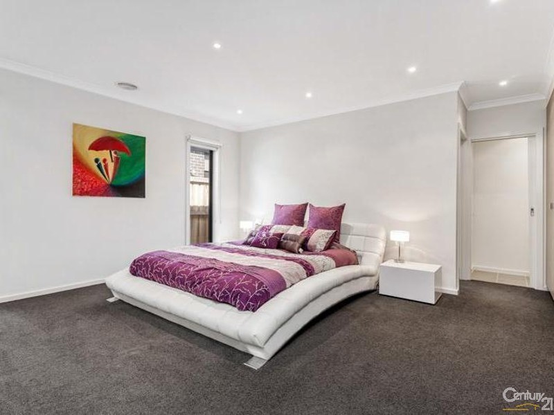26 Rowan Avenue, Williams Landing VIC 3027