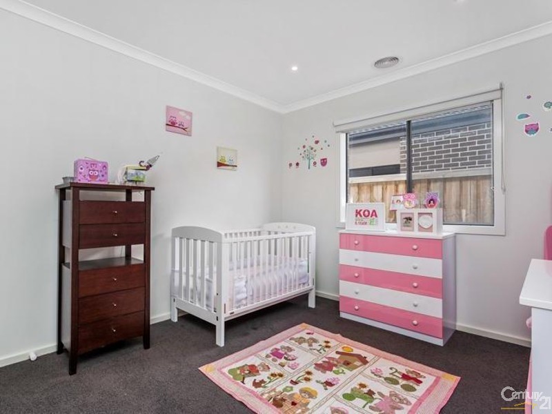 26 Rowan Avenue, Williams Landing VIC 3027