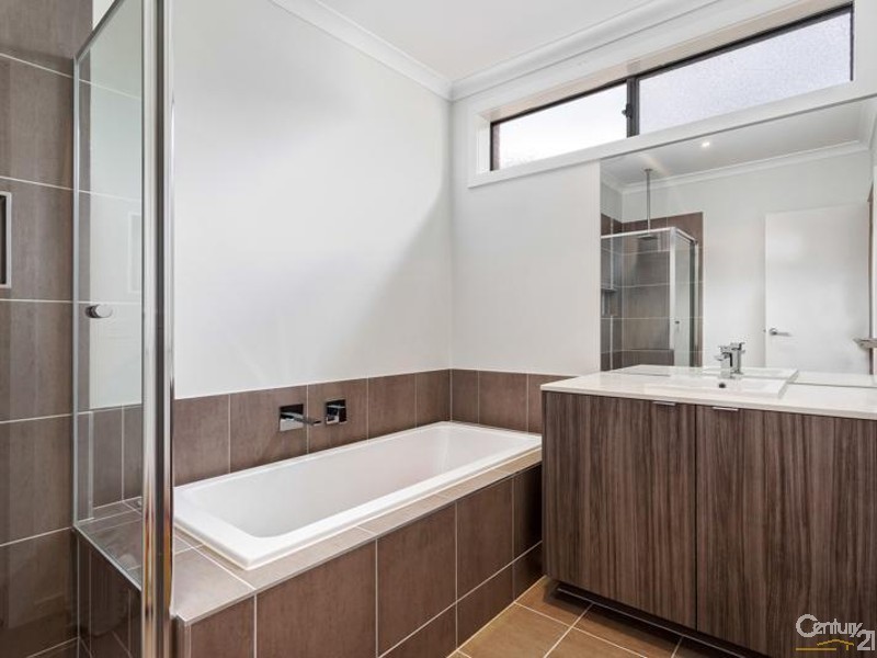 26 Rowan Avenue, Williams Landing VIC 3027