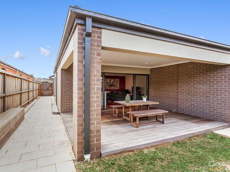 26 Rowan Avenue, Williams Landing VIC 3027