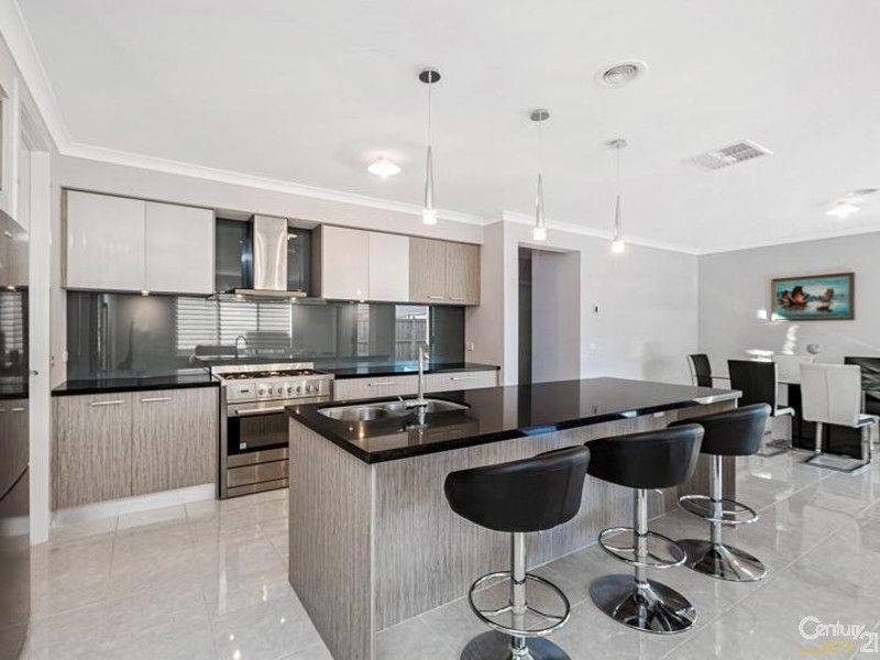 13 Royal Circuit, Point Cook VIC 3030