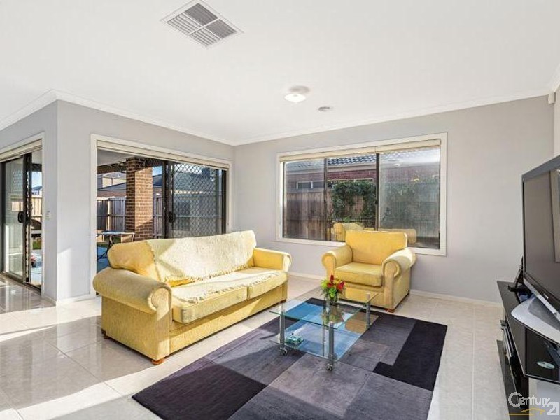 13 Royal Circuit, Point Cook VIC 3030