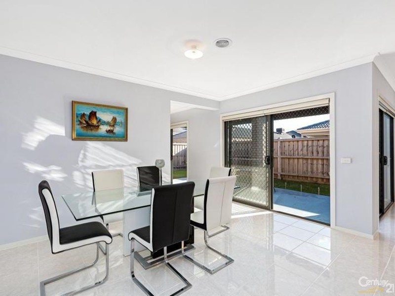 13 Royal Circuit, Point Cook VIC 3030