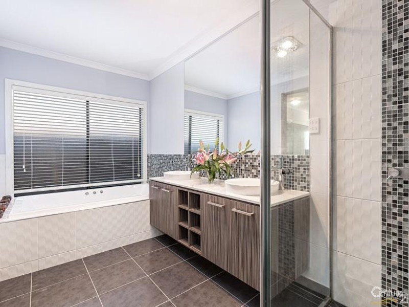 13 Royal Circuit, Point Cook VIC 3030