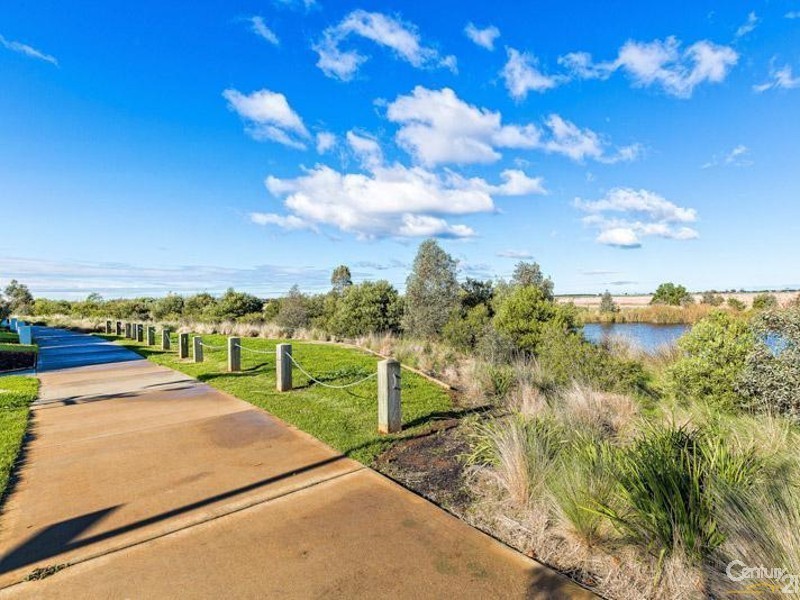 13 Royal Circuit, Point Cook VIC 3030