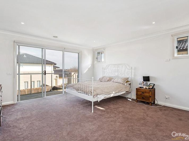 4 Montclair Street, Sanctuary Lakes VIC 3030