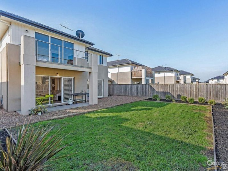 4 Montclair Street, Sanctuary Lakes VIC 3030