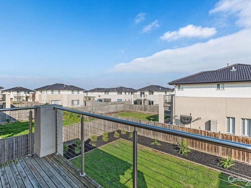 4 Montclair Street, Sanctuary Lakes VIC 3030