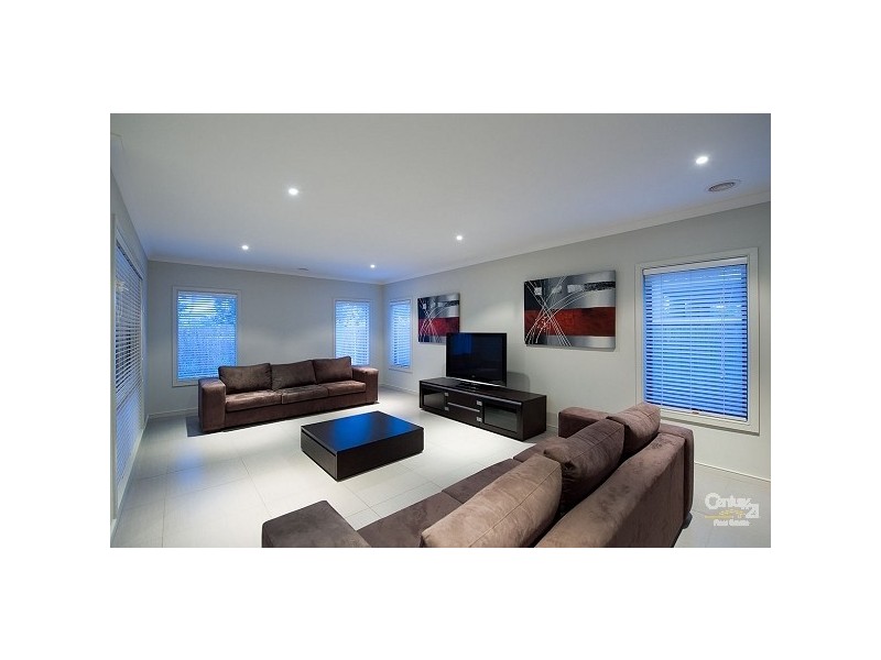 15 Springbank Court, Sanctuary Lakes VIC 3030