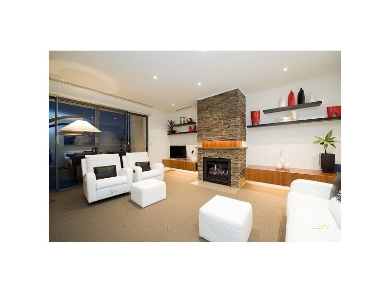 2 Shimmerlake Close, Sanctuary Lakes VIC 3030