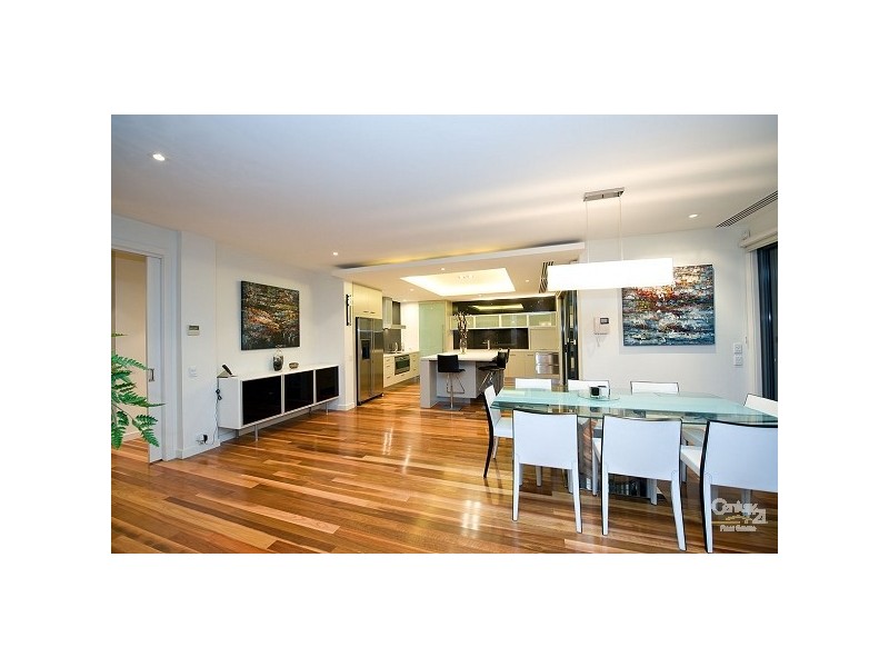 2 Shimmerlake Close, Sanctuary Lakes VIC 3030