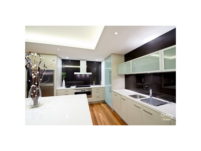 2 Shimmerlake Close, Sanctuary Lakes VIC 3030