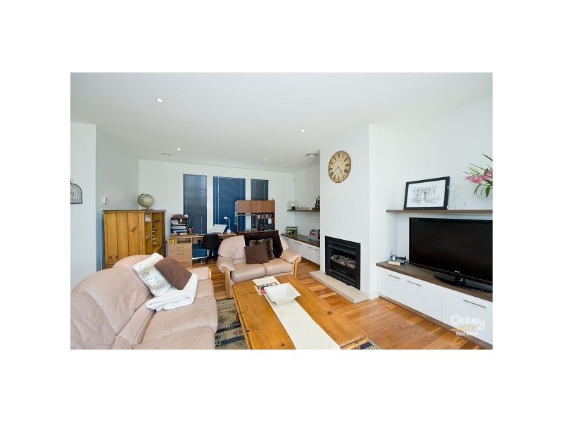 1 Lowess Lane, Sanctuary Lakes VIC 3030