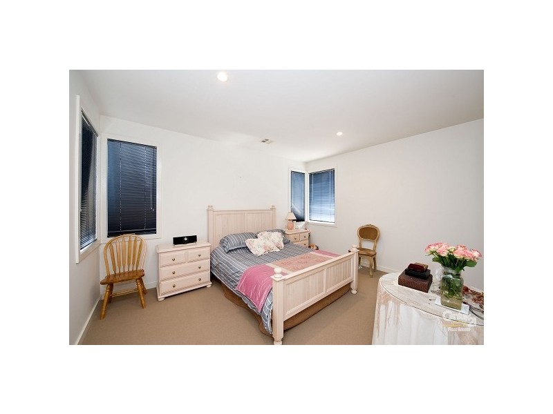 1 Lowess Lane, Sanctuary Lakes VIC 3030