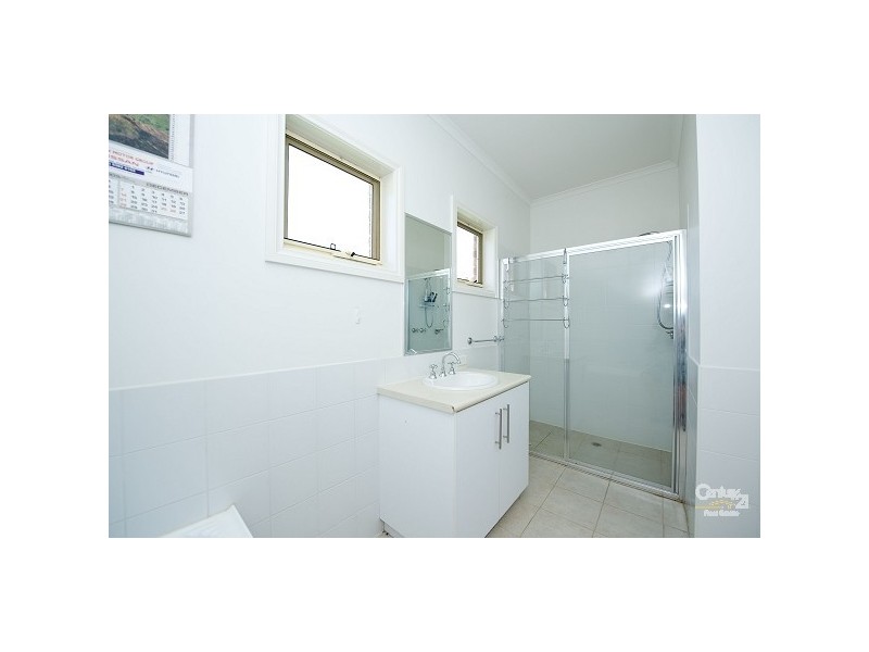 8 Sommersby Road, Point Cook VIC 3030