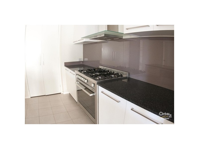 9 Staten Way, Sanctuary Lakes VIC 3030