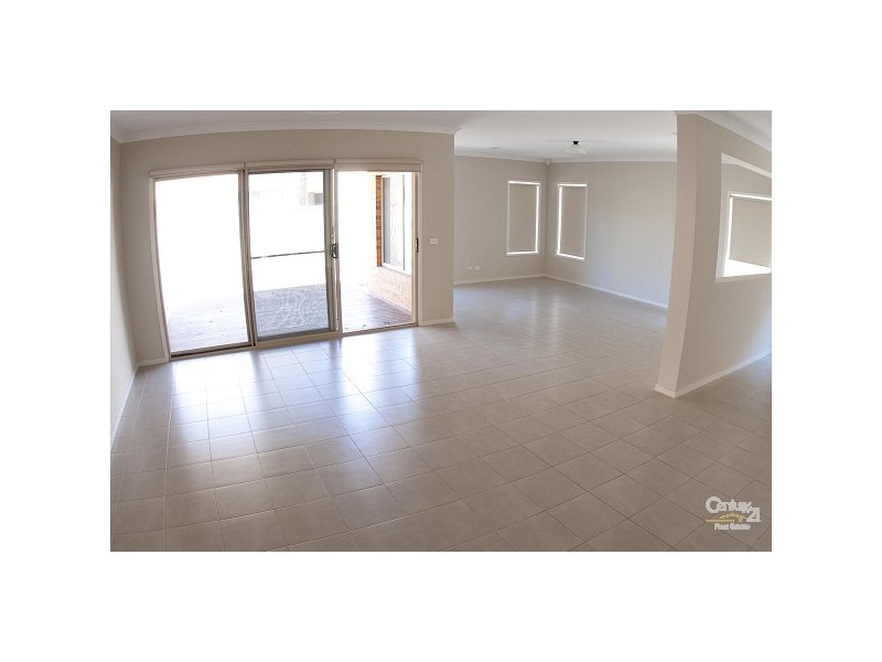 9 Staten Way, Sanctuary Lakes VIC 3030