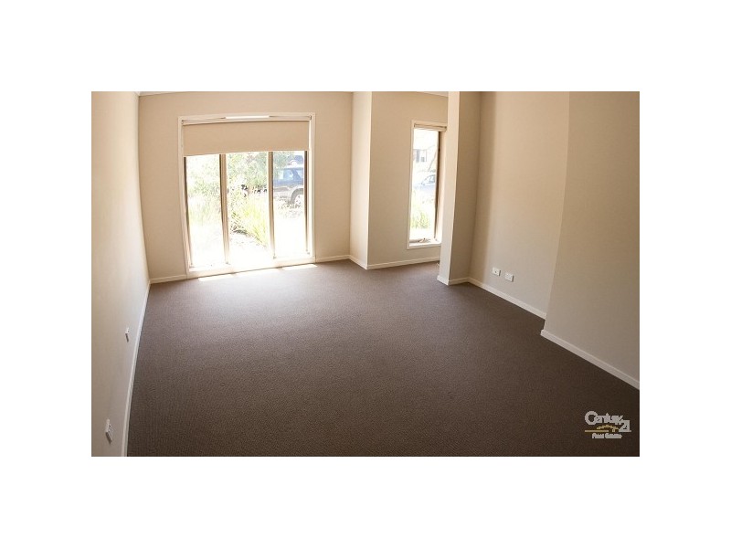 9 Staten Way, Sanctuary Lakes VIC 3030