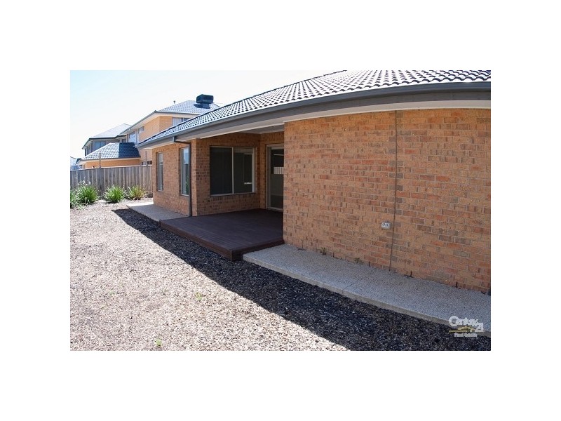 9 Staten Way, Sanctuary Lakes VIC 3030