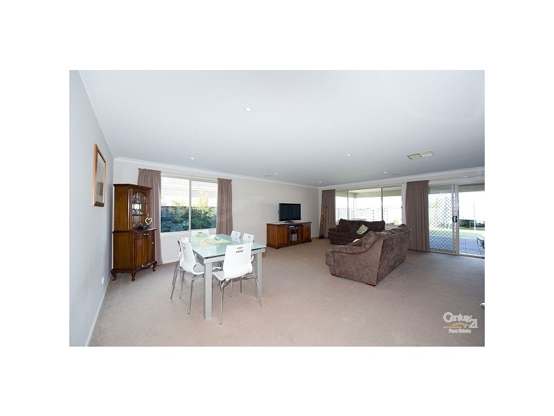 4 Villiers Drive, Point Cook VIC 3030