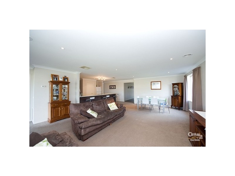 4 Villiers Drive, Point Cook VIC 3030