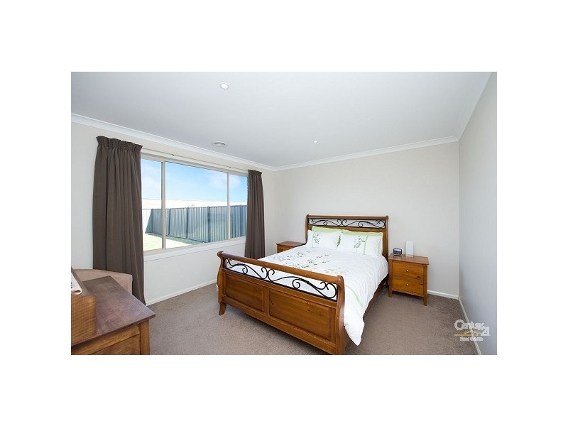 4 Villiers Drive, Point Cook VIC 3030