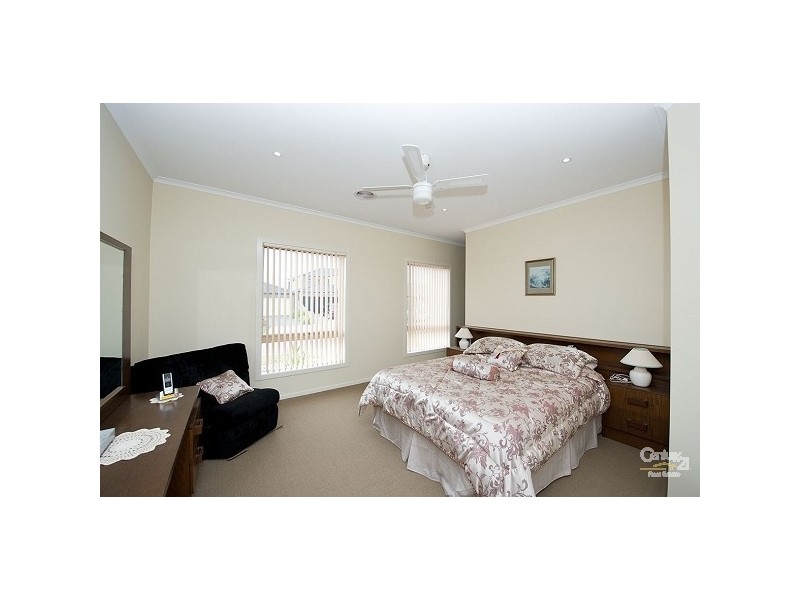 12 Banilla Close, Point Cook VIC 3030