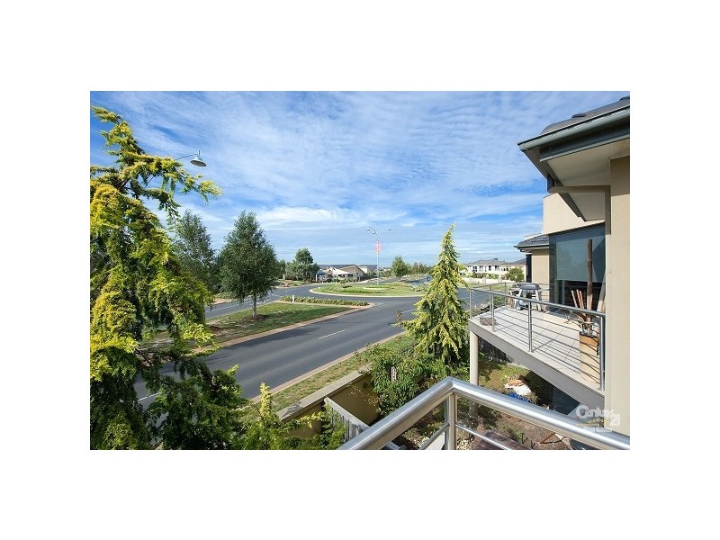 3/2 Sandlewood Close, Sanctuary Lakes VIC 3030