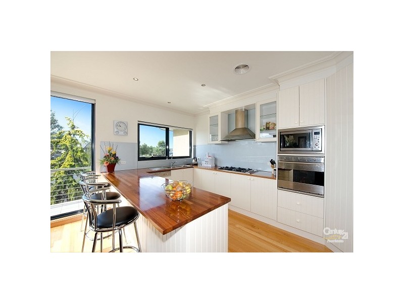 3/2 Sandlewood Close, Sanctuary Lakes VIC 3030