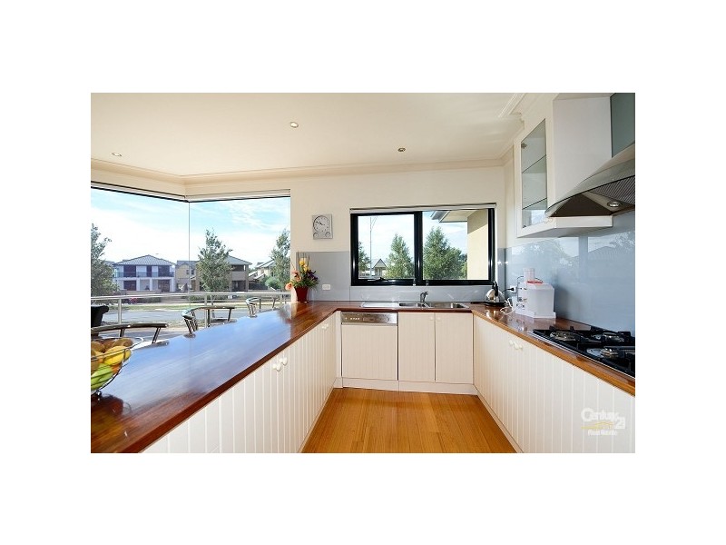 3/2 Sandlewood Close, Sanctuary Lakes VIC 3030