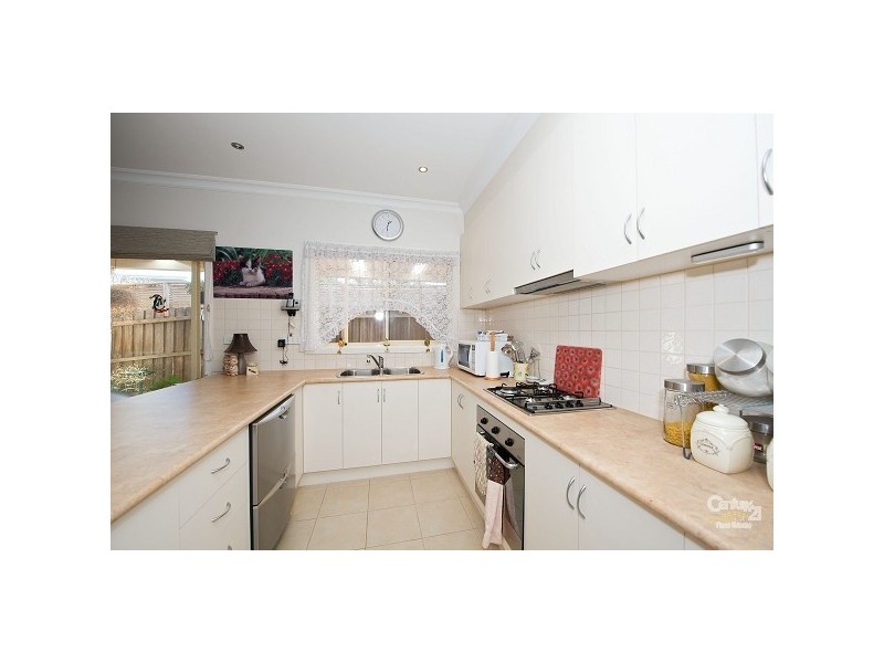 2/15 Waiora Parade, West Footscray VIC 3012