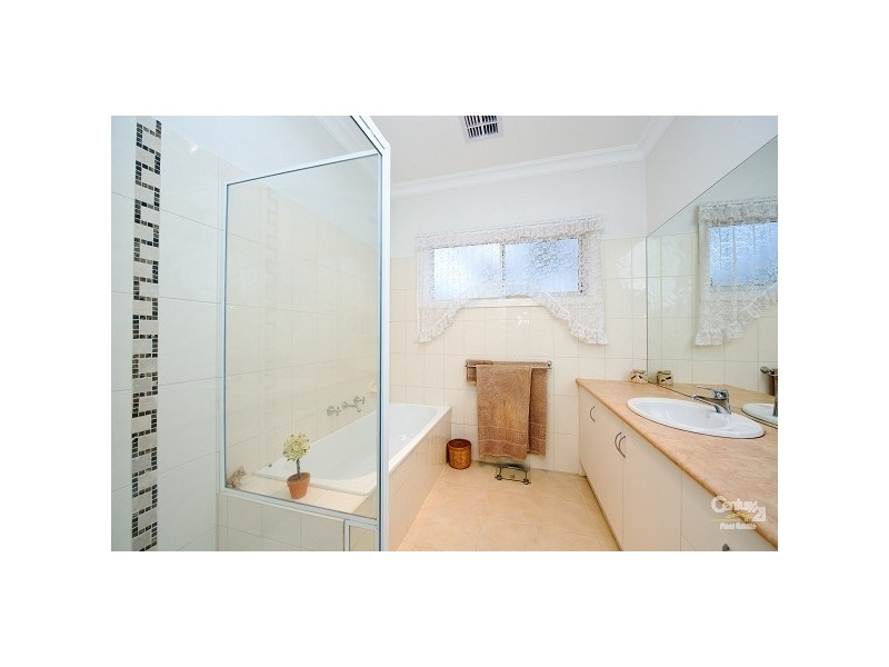 2/15 Waiora Parade, West Footscray VIC 3012