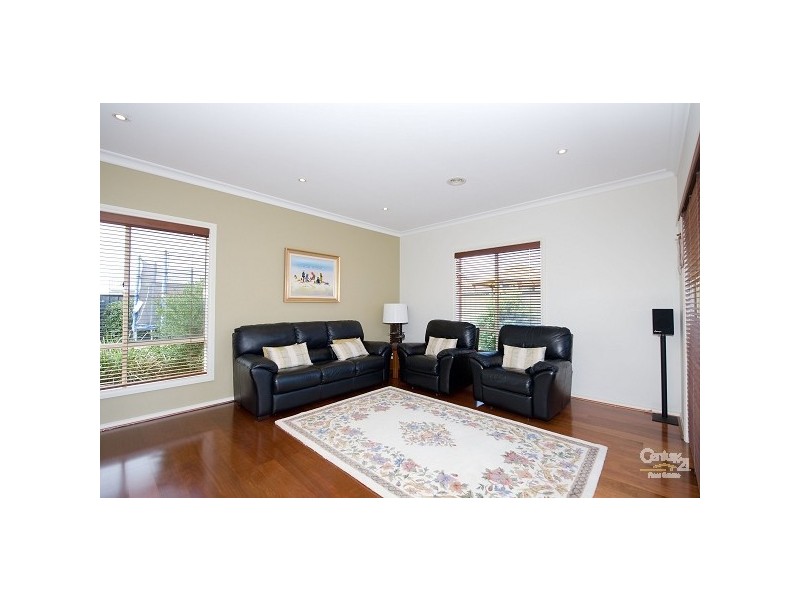 9 May Gibbs Circle, Point Cook VIC 3030