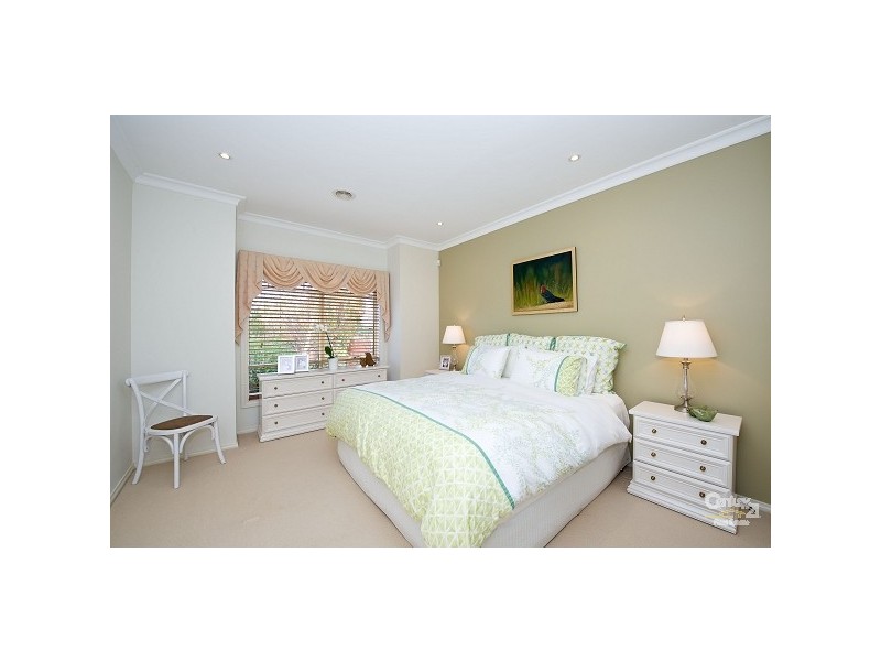 9 May Gibbs Circle, Point Cook VIC 3030